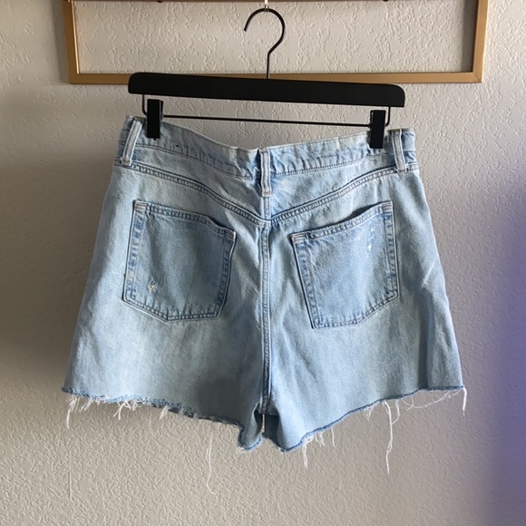 GAP- Mom Shorts *NEVER WORN* - Picture 5 of 6